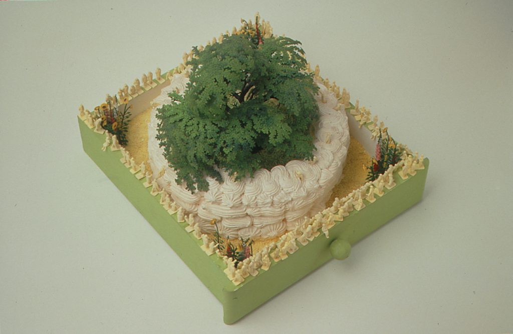 media_repository/miralda-selz_02._cakes_-_paysages_meringues_cake_1.jpg