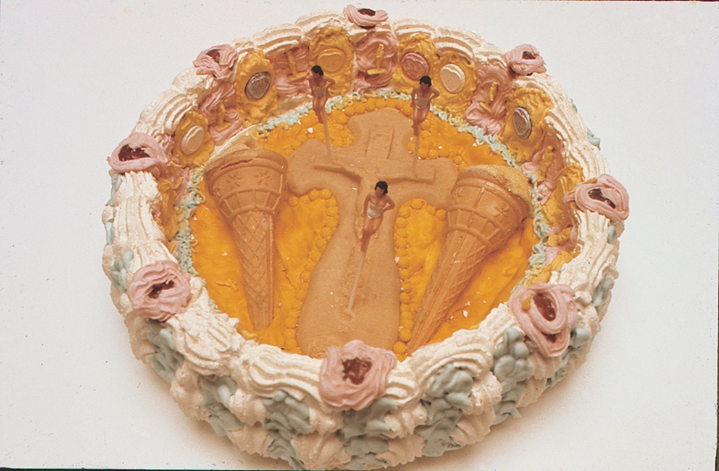 media_repository/miralda-selz_02._cakes_-_paysages_meringues_cake_2.jpg